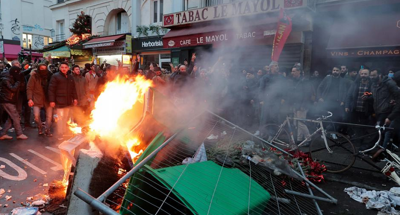 Violentos disturbios en París tras tiroteo en que murieron tres kurdos (+Video)