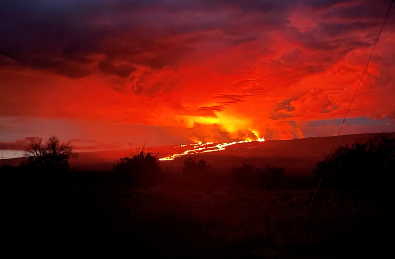 Alerta máxima en Hawái por el volcán Mauna Loa, el más grande del mundo (+Fotos)