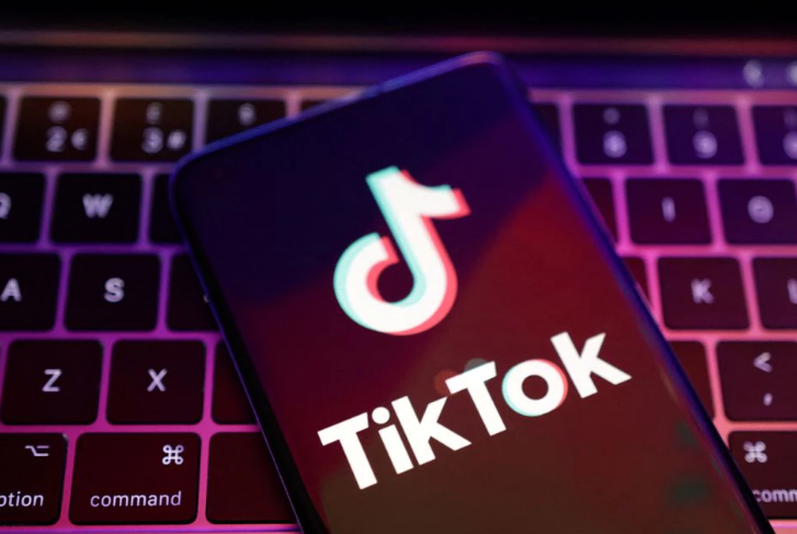 Frenar el uso del TikTok sugiere la Universidad de Florida a sus estudiantes y personal