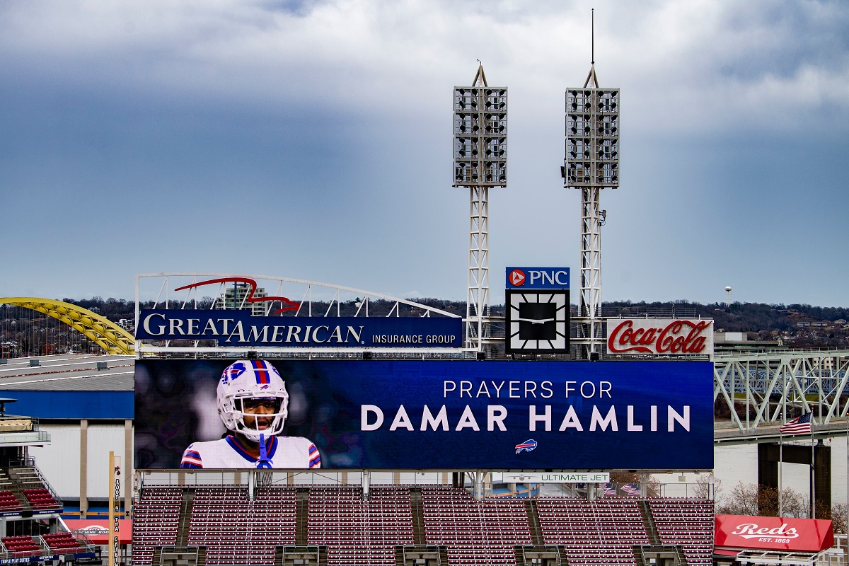 NFL: Damar Hamlin despertó y preguntó quién ganó el partido