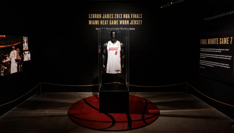 Camiseta de LeBron James de las finales 2013 se vende por $3,7 millones