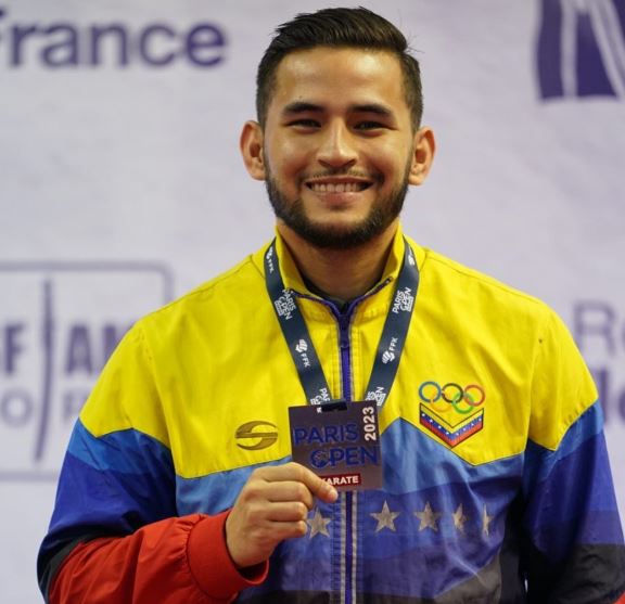 El karateca venezolano Jefferson Ortiz se subió en el podio en el Open de París