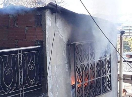 Fallecen dos niños y una mujer tras incendiarse su vivienda en Miranda (+Video)