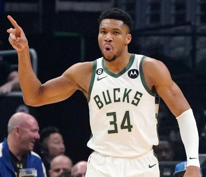 Décima victoria en fila de Bucks: Antetokounmpo anotó 35 puntos ante Clippers (Video)