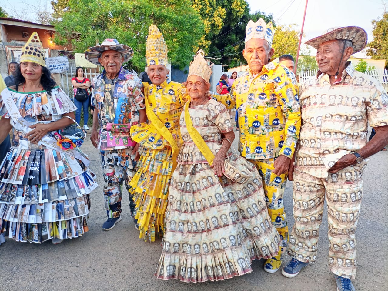 Colorido, música y alegría en el desfile de la octavita de Carnaval de la Casa del Adulto Mayor Sueños de Antaño