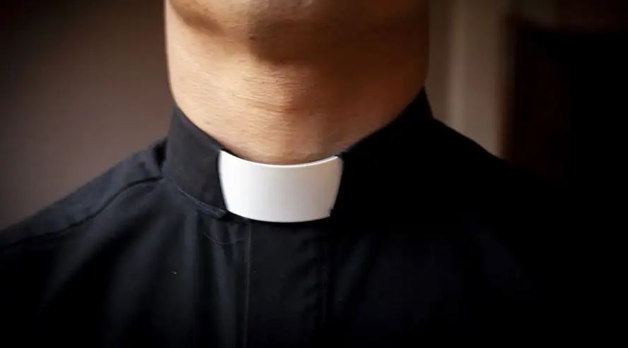 100 sacerdotes abusadores de menores activos en Portugal