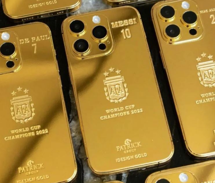 Messi regaló iPhone 14 de oro a sus compañeros de la selección de Argentina