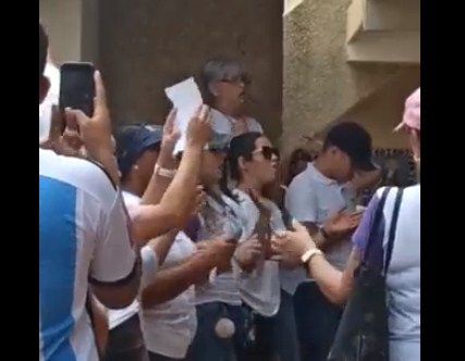 Familiares de María Virginia Montiel protestan frente a la oficina de los abogados de Lenín Rojas: 