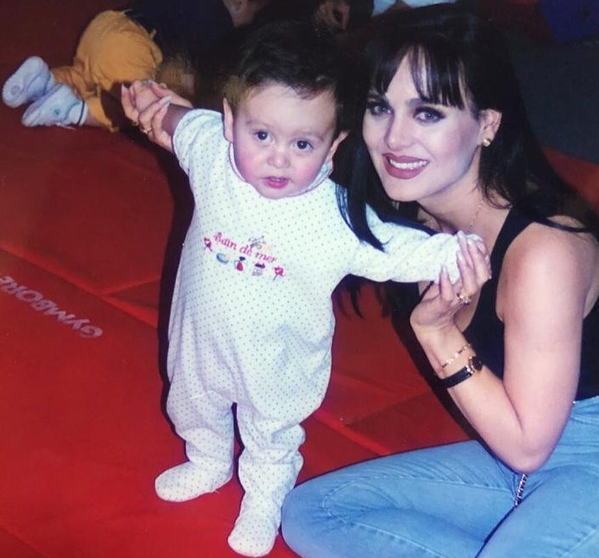 Estoy tan agradecido por tener a una madre tan buena e inteligente: La tierna foto de Julián Figueroa y Maribel Guardia cuando él era un bebé