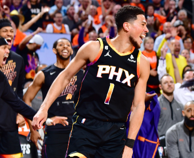 Devin Booker encestó 47 puntos y Suns quedó a un triunfo de eliminar a Clippers