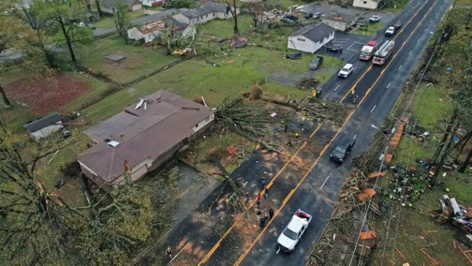 Sube a 24 el saldo de muertos por tornados y fuertes tormentas en EEUU (+Video)