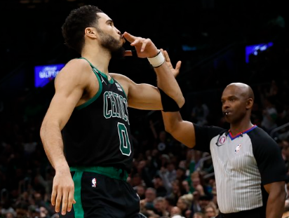 Jayson Tatum lidera victoria de Celtics sobre Jazz con un doble doble (Video)