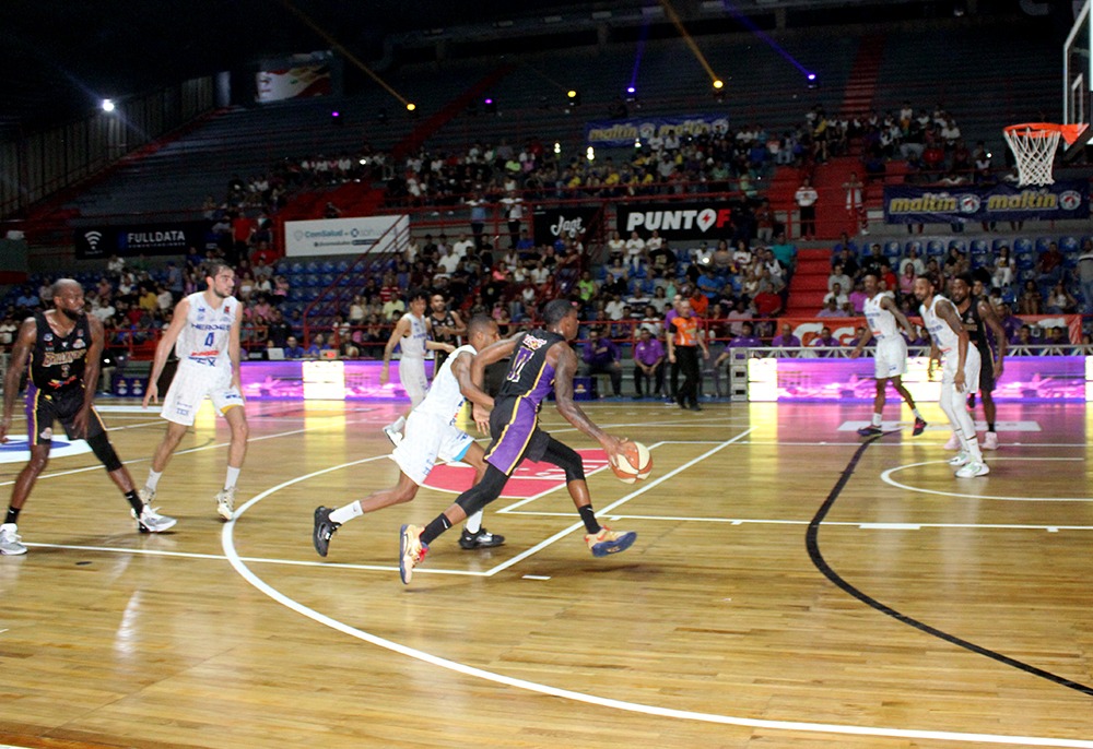 Brillantes del Zulia pasó a cuartos de final de la SPB tras vencer a Héroes de Falcón