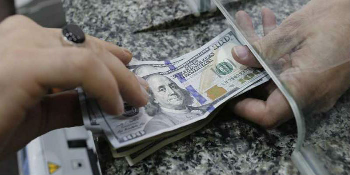 Tendencia hacia la dolarización persiste en la economía venezolana: Depósitos bancarios en Venezuela alcanza el 51,28% en abril de 2023