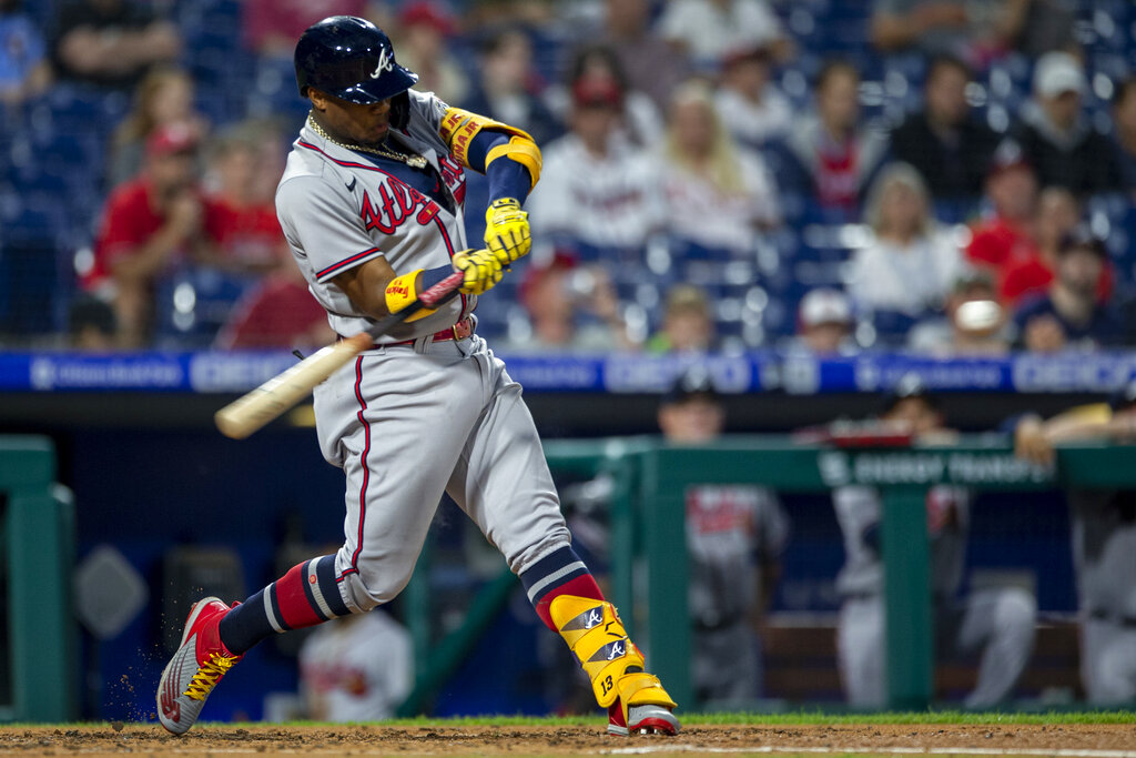 Ronald Acuña Jr. la botó por quinta vez en el año y salió lesionado por un pelotazo (+Videos)