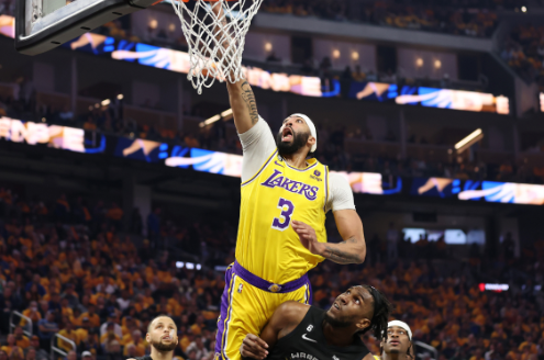 Lakers ganó el primer juego ante Warriors de la mano de Anthony Davis (Video)