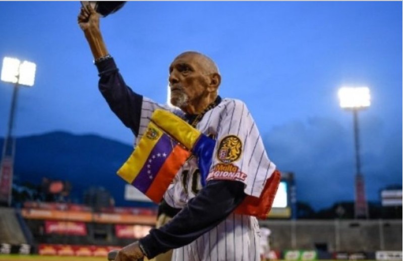 Beisbol venezolano LLORA a “Chivita” Lezama, el fanático #1 de los Leones