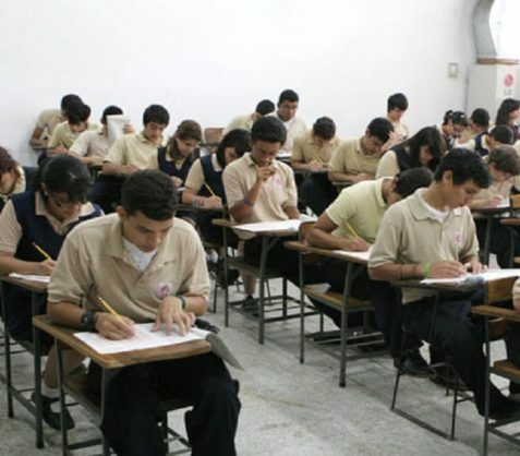 Garantizan cupo universitario a todos los bachilleres que se registren en el SNI