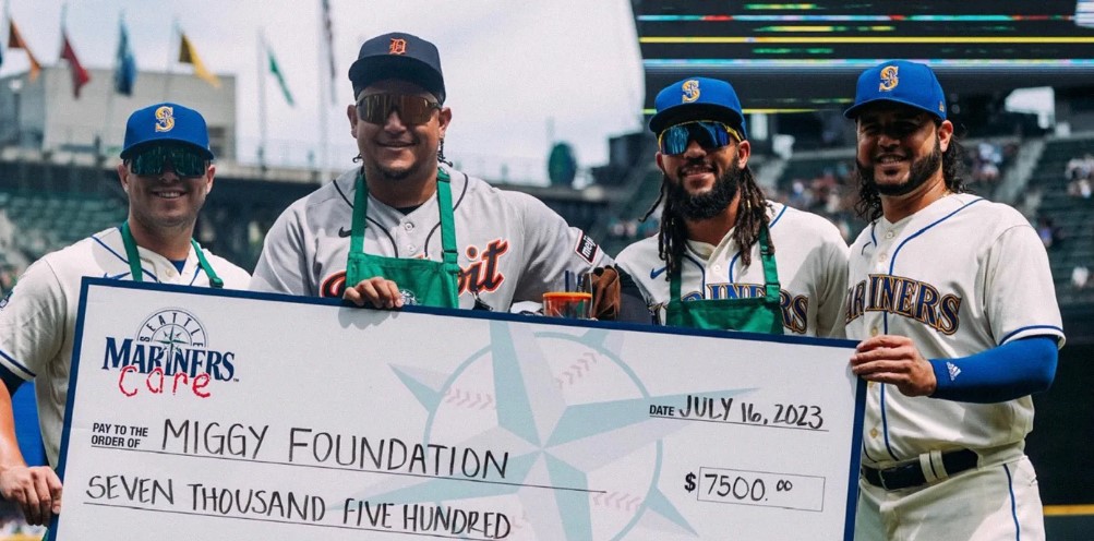 Miguel Cabrera es homenajeado por los Marineros de Seattle