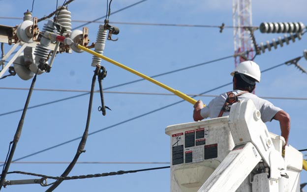 Caída de la línea 765 kV que transmite desde Guayana habría ocasionado el desastre con los bajones este #13Sep