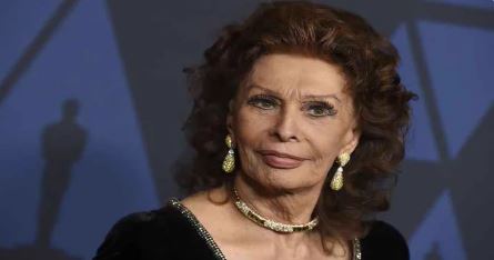 Operan a Sophia Loren, de 89 años, con éxito de una fractura de cadera