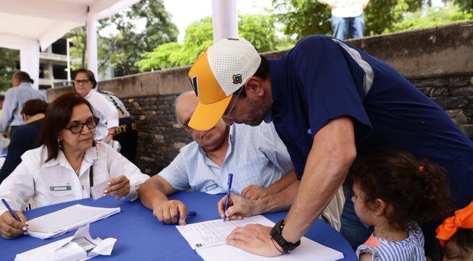 Capriles votó en la Primaria esperanzado en que salga 