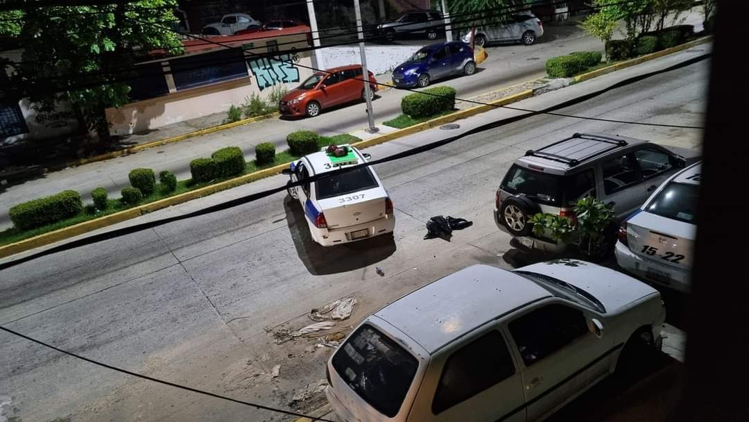 Hallan restos de dos personas en turístico puerto mexicano de Acapulco