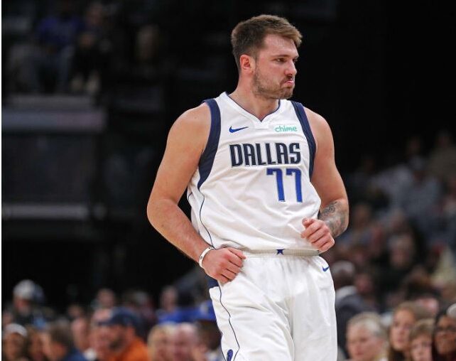 Luka Doncic vuelve a lograr triple doble en triunfo de Mavericks sobre Grizzlies (Video)