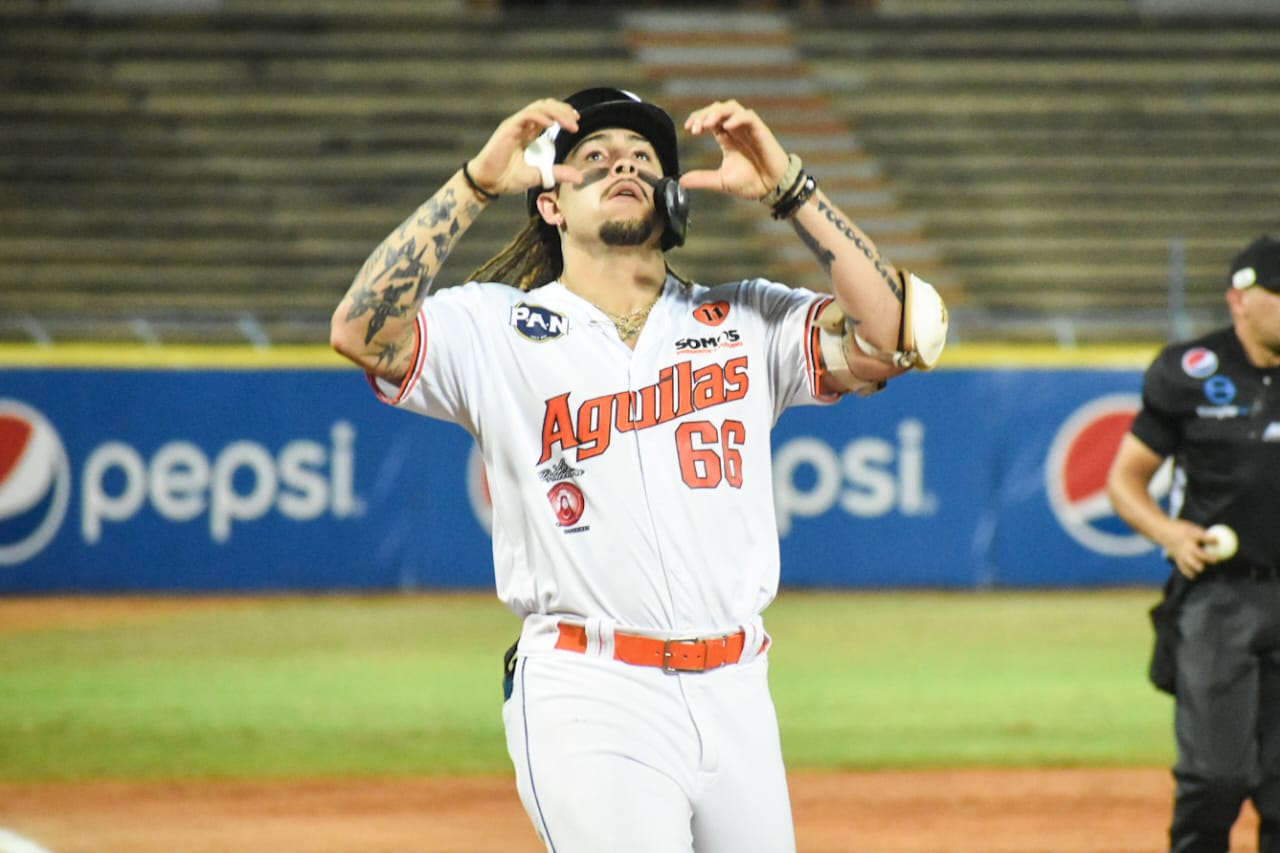 Águilas regresa a la senda victoriosa al vapulear a Tiburones con Niko Hulsizer de protagonista