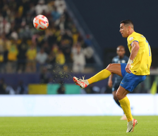 Cristiano Ronaldo hizo doblete en goleada del Al Nassr sobre Al Akhdoud