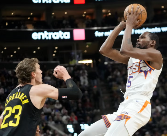 Kevin Durant rozó con el triple doble en triunfo de Suns ante Jazz (Video)