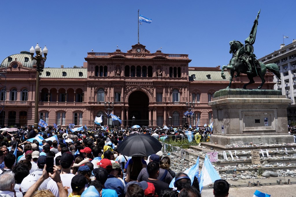 Nuevos ministros argentinos juraron en acto sin acceso a la prensa