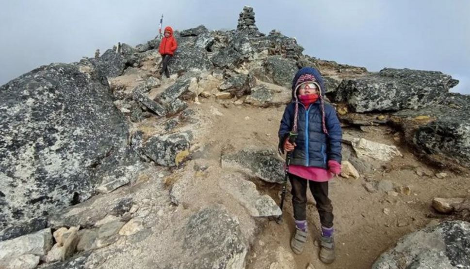 Niña de cuatro años se convirtió en la persona más joven en llegar al campamento base del Everest