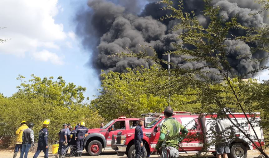 Reportan incendio en el patio de tanques de PDVSA en Los Puertos de Altagracia (+Video)