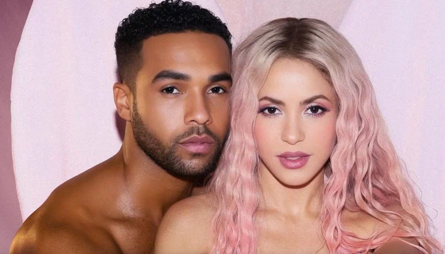 Las sensuales fotos de Shakira junto al británico Lucien Leon Laviscount, protagonista del video de 