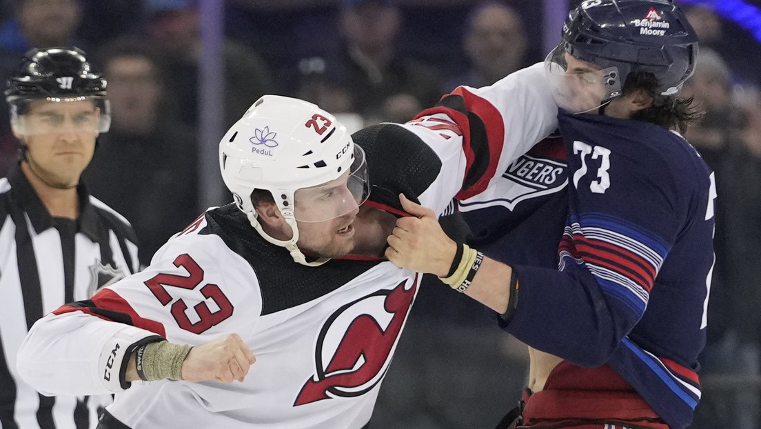 Escándalo en hockey sobre hielo: Jugadores de la NHL protagonizan pelea al inicio del partido