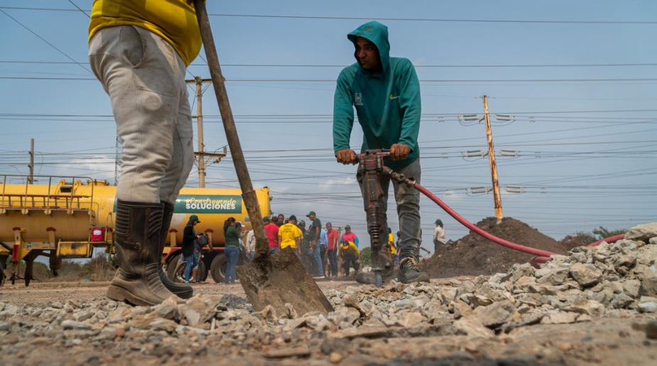 Alcaldía de Maracaibo sustituye colector en la C-3 para beneficiar a familias del barrio Ramón Leal