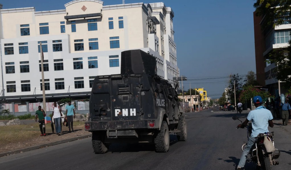 Haití extiende por un mes el estado de emergencia en la capital debido a la violencia