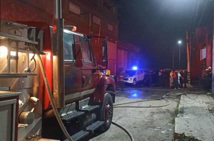 Se incendió almacén agropesquero en La Guaira (+Video)