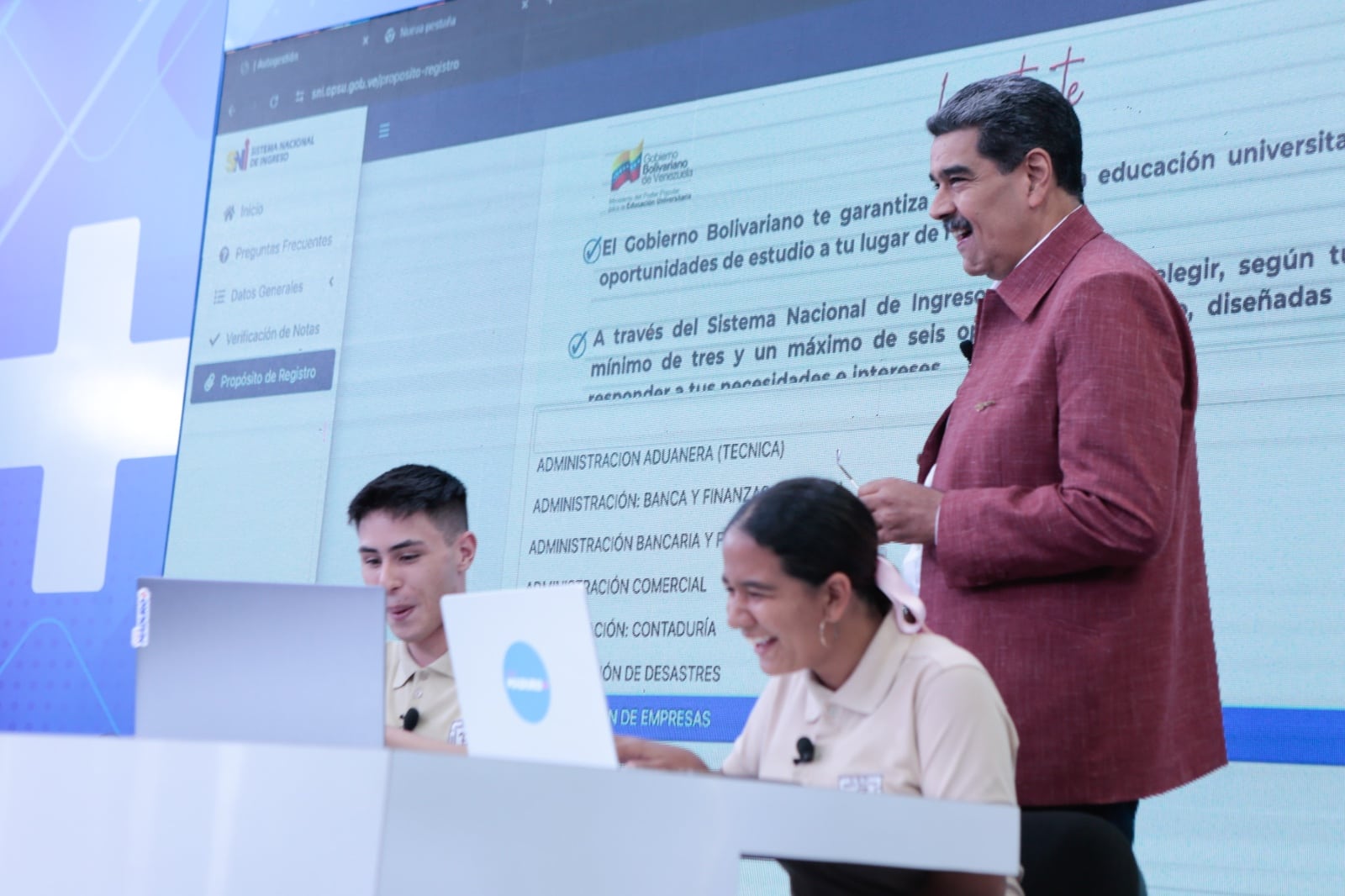 Nicolás Maduro instruyó a realizar un taller para el uso correcto de RRSS en defensa del país