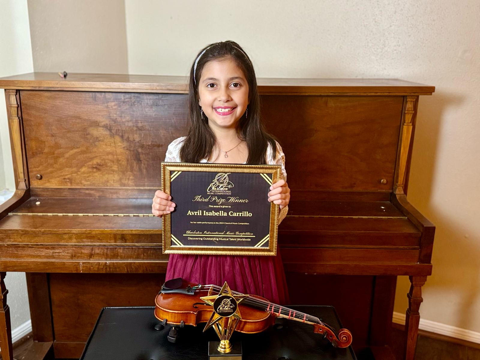 Violinista venezolana de 8 años premiada en concursos internacionales de música