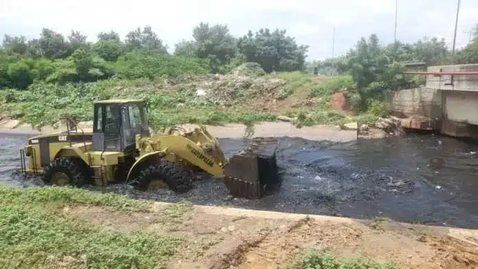 Gobierno nacional continúa saneamiento de cañadas en Maracaibo: Ejecutan limpieza de 12 kilómetros en el Cajón de la Vega