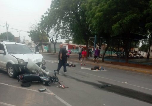 Accidente de tránsito dejó dos heridos en el barrio Andrés Eloy Blanco: frente a la Universidad Católica Cecilio Acosta