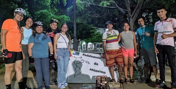 Ciclistas aventureros a punto de llegar a Maracaibo