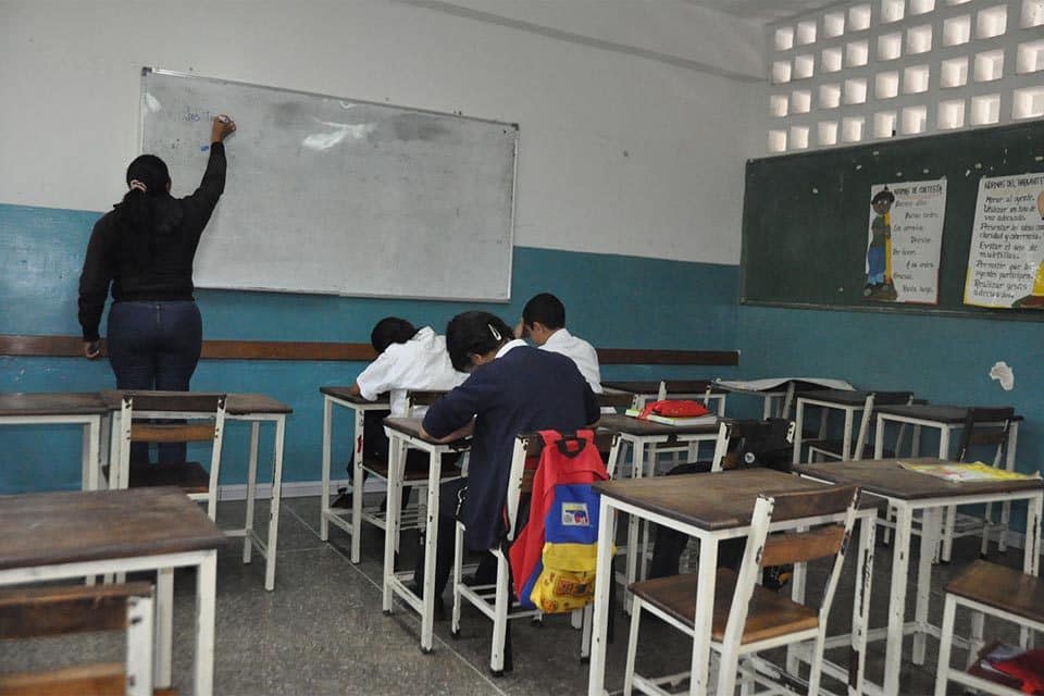 FVM señala que no están claras las condiciones para los profesores jubilados que se reincorporen a las aulas