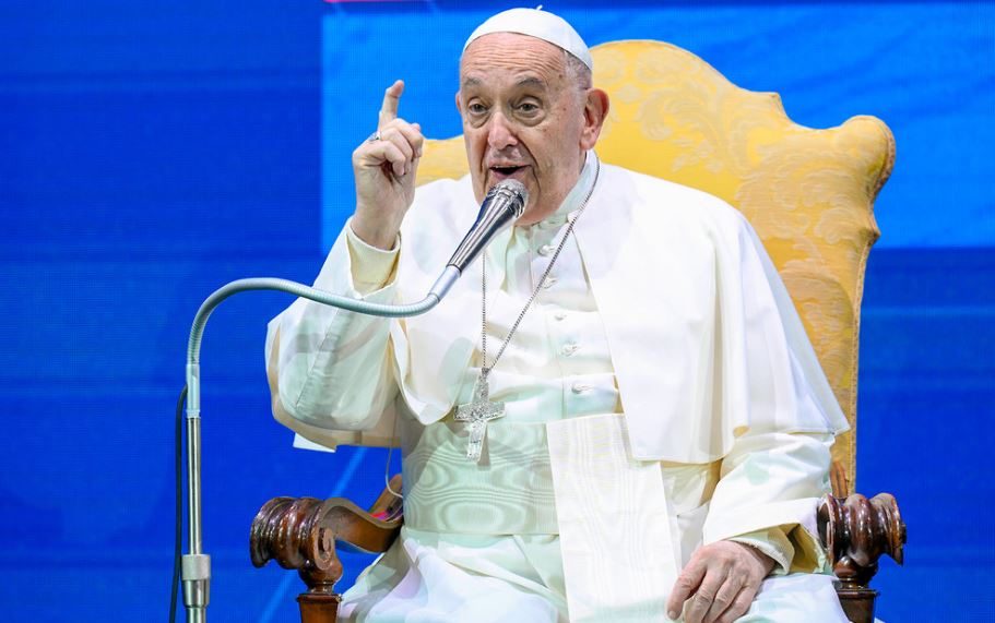 Papa Francisco pidió a los militares poner las armas al servicio de la paz y la fraternidad
