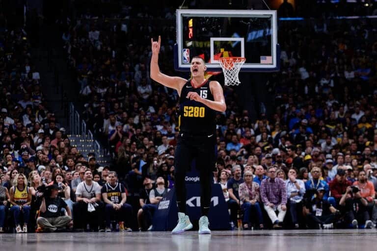 Nuggets se adelantan en la serie con un Nikola Jokic indefendible