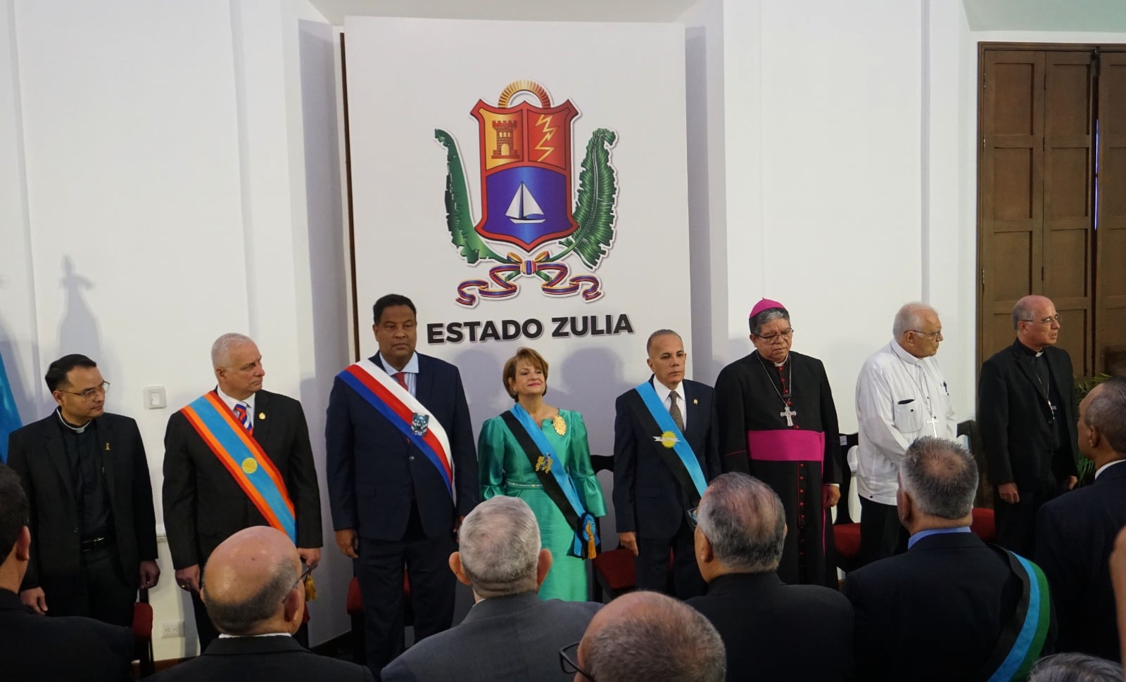 Gobierno regional confiere gran collar en su única clase y orden Lago de Maracaibo a Monseñor José Luis Azuaje Ayala