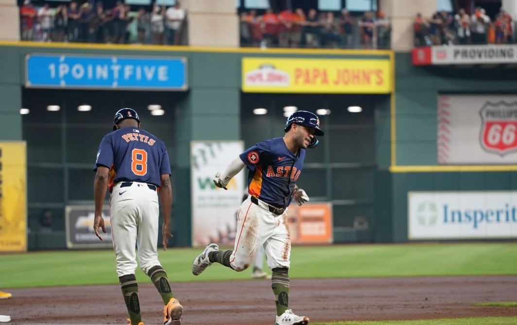 Altuve la puso a volar al primer lanzamiento (Video)