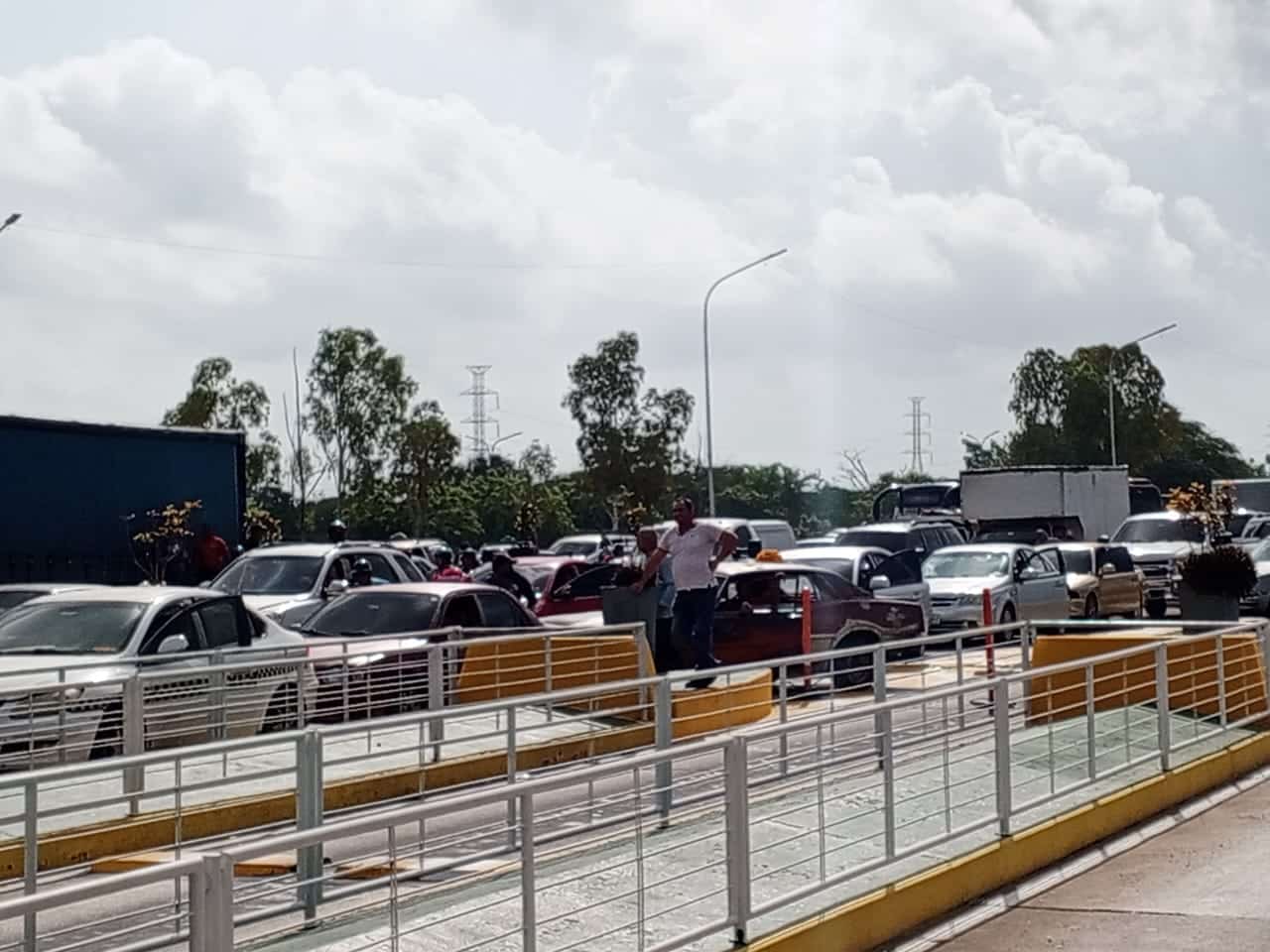 Restringen paso del Puente sobre el Lago de Maracaibo (+Video)